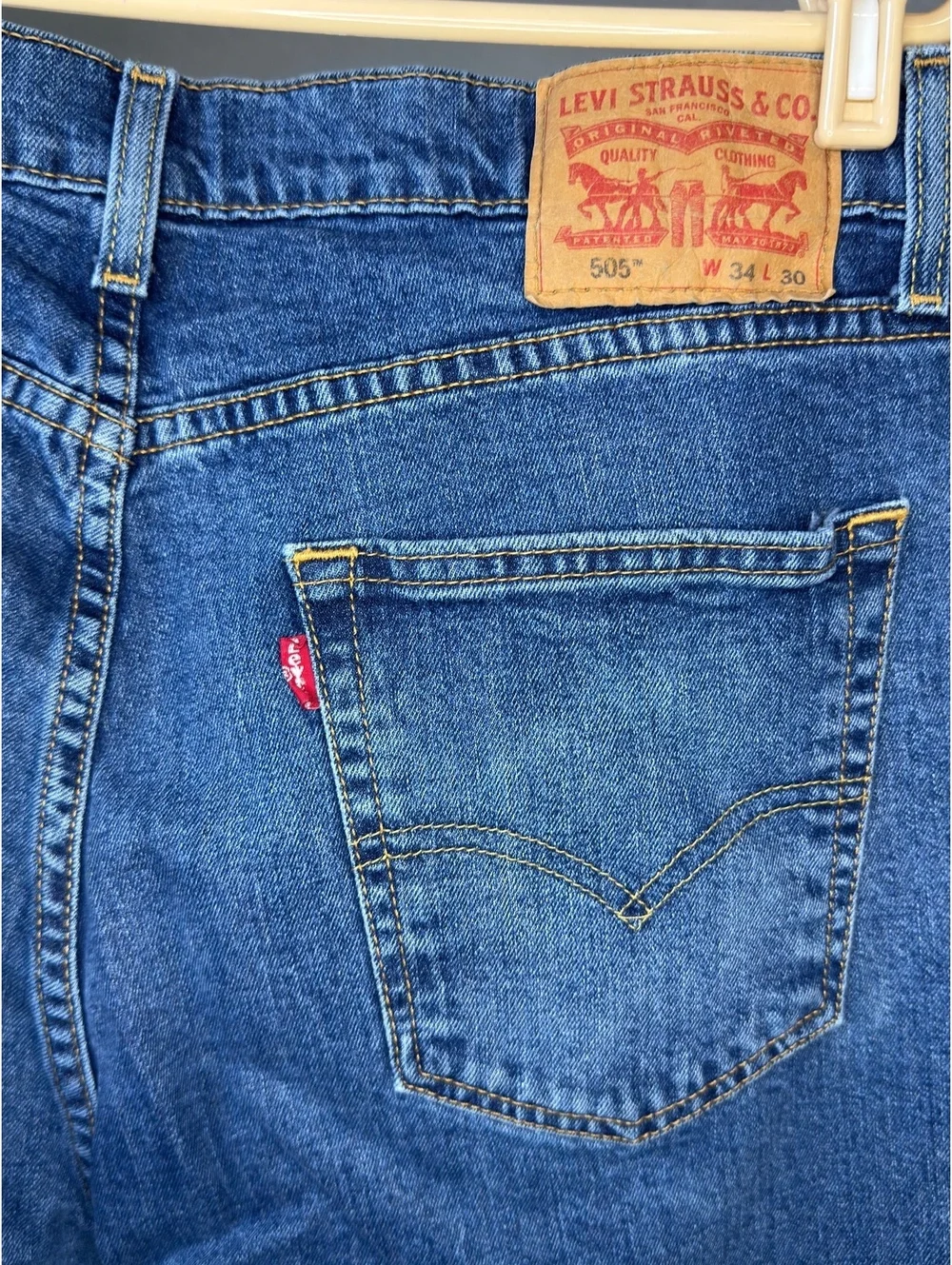 Levi’s 505 Jeans Men’s 34x30 Medium Wash Straight Leg Red Tab Classic Denim